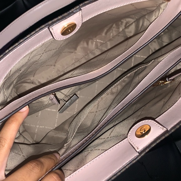 Michael Kors Nichole Powder Blush LG Tote Bag - Picture 3 of 3